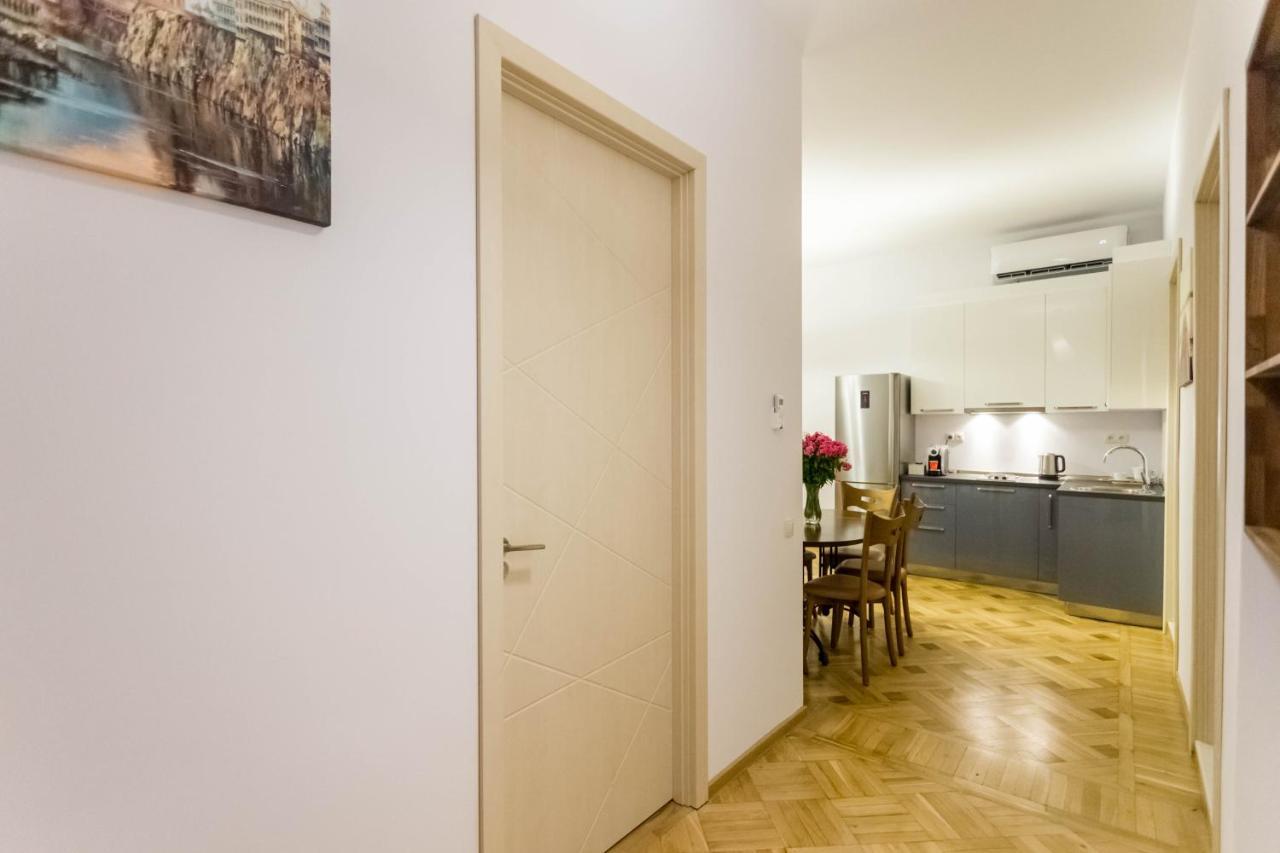 Luxury 3 Bedroom Apartment By Freedom Square City Center Tbilissi Extérieur photo